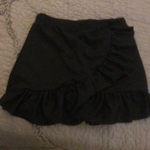 Cute ruffle black Scort